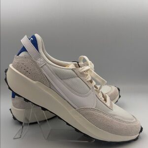 Woman’s Nike Waffle Debut Vntg